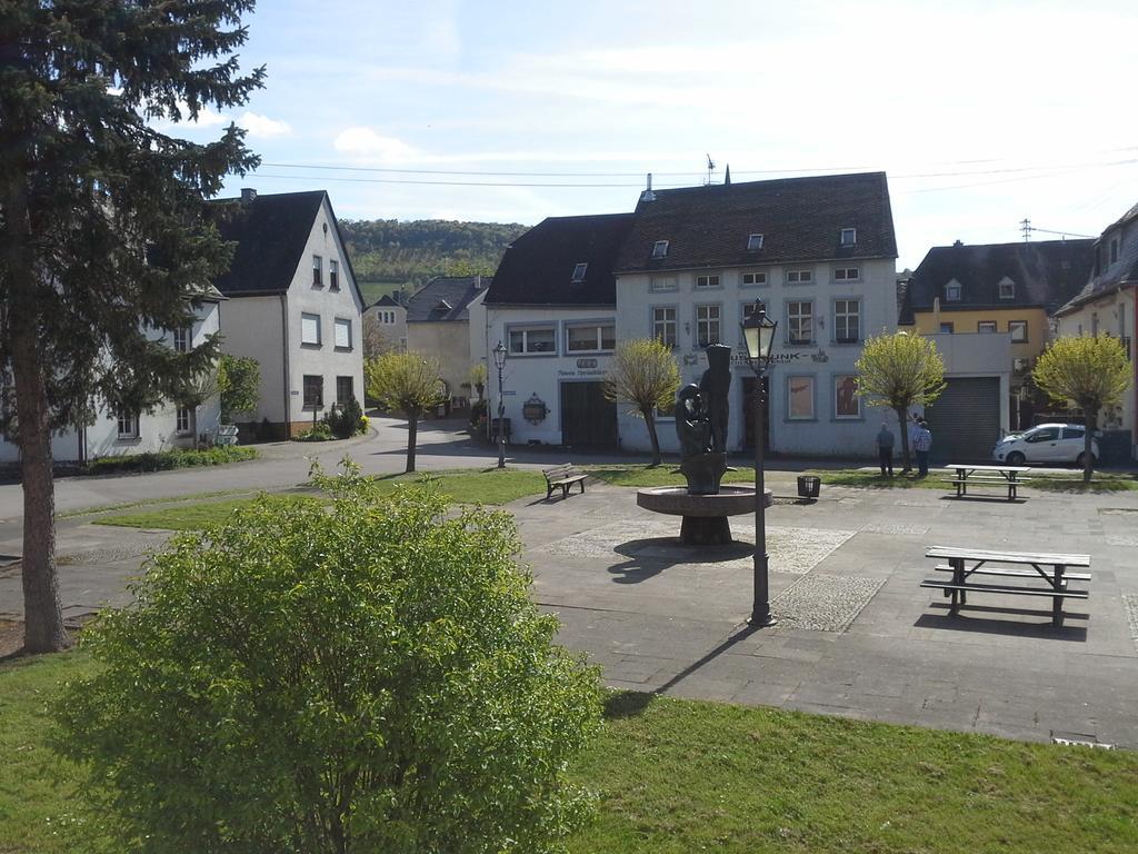 Weinhaus Kurtrierer Hof Hotel Leiwen Exterior foto