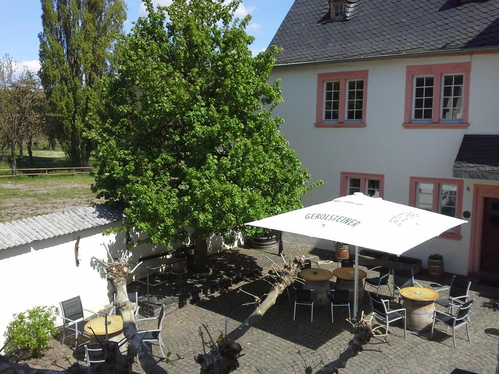 Weinhaus Kurtrierer Hof Hotel Leiwen Exterior foto